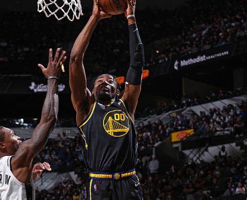 mk体育-【现场】核心缺阵小鬼当家 科尔：不可思议的胜利